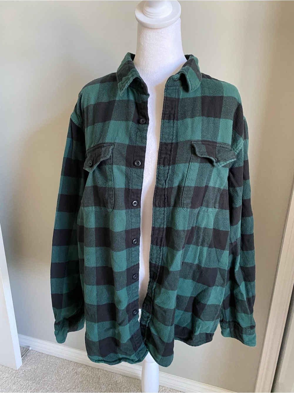 American Eagle Outfitters Green and Black Plaid Flannel Shirt